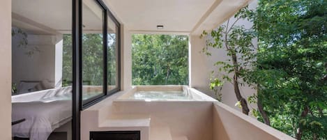 Bain à remous extérieur