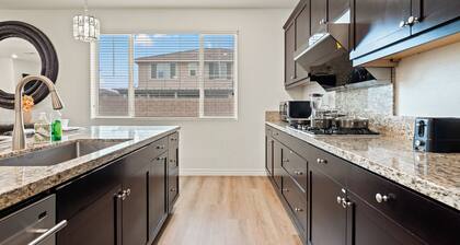 3000ft Airport ConferenceCenter/3 TVS/5BR/3BA