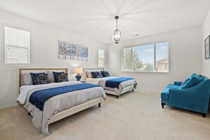 5 bedrooms, travel crib, free WiFi