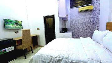 Premium bedding, pillowtop beds, desk, laptop workspace