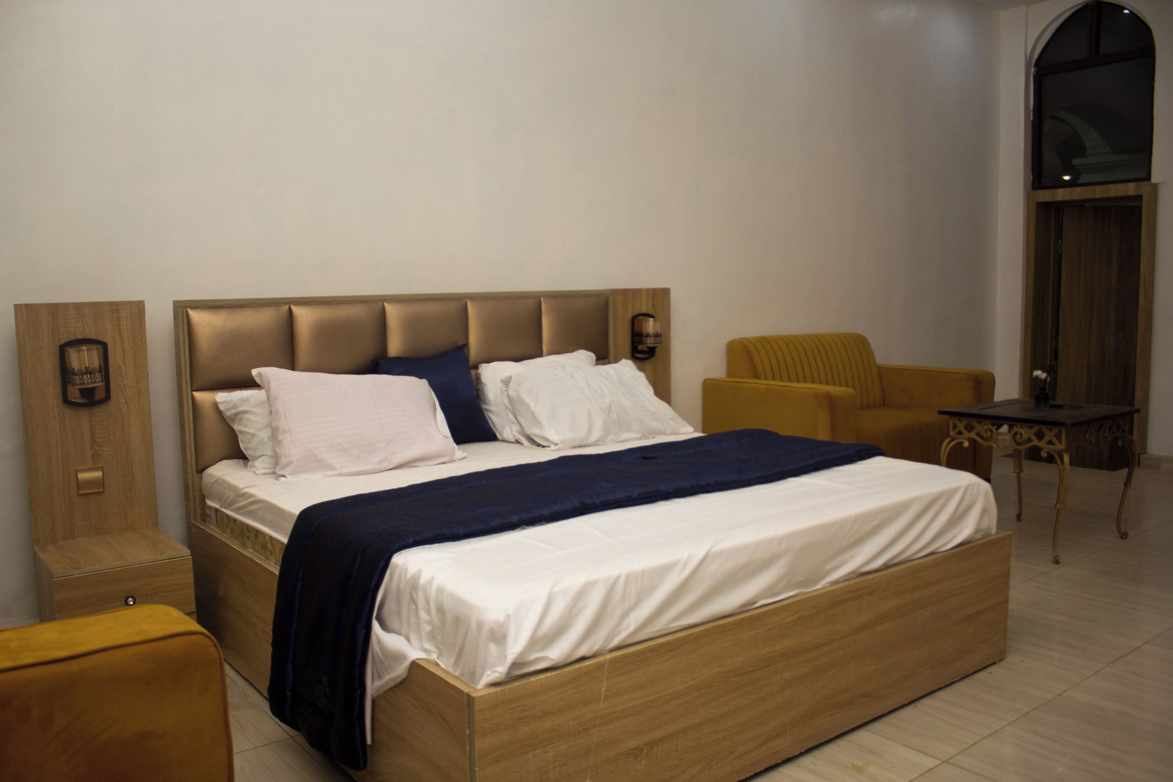 Suite estudio Deluxe | Ropa de cama de alta calidad y colchones con acolchado adicional