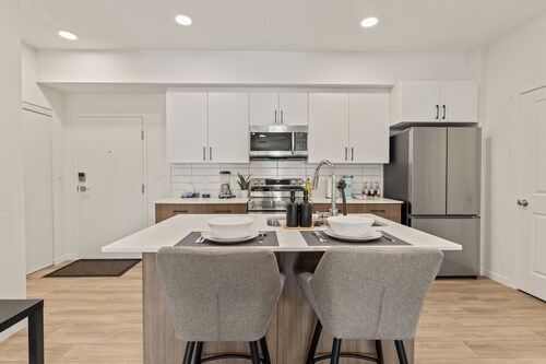 Modern 2BR Apt Near West Edmonton Mall