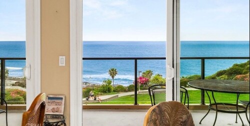 Panoramic Oceanview Retreat-Steps to the Beach