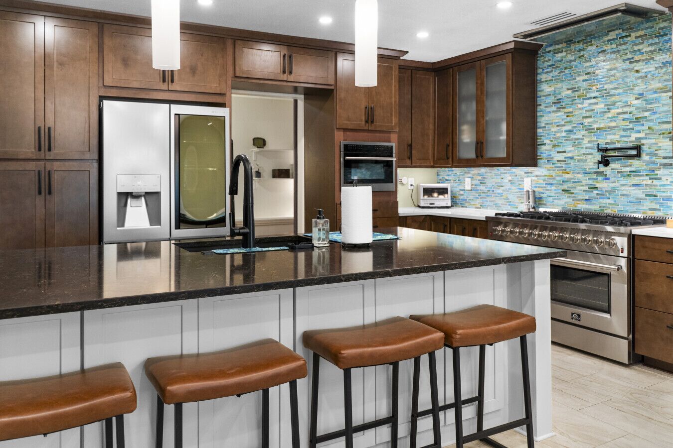 Fridge, microwave, oven, coffee/tea maker