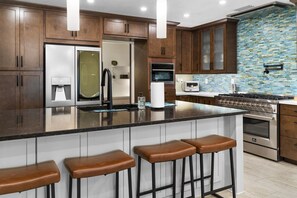 Fridge, microwave, oven, coffee/tea maker