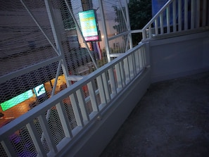 Room, Mixed Dorm, Non Smoking, Air conditioning | Terrace/patio