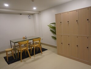 Room, Mixed Dorm, Non Smoking, Lanai | Living area