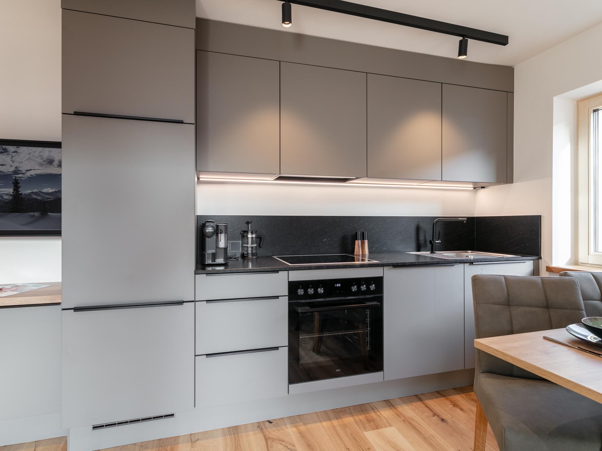 Fridge, oven, stovetop, dishwasher