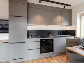 Kühlschrank, Ofen, Herdplatte, Geschirrspüler