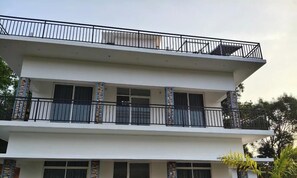 Exterior detail - Wake Up in the Hills, Surrounded by Mist, Calm, and Breathtaking Views (Narakakanam)