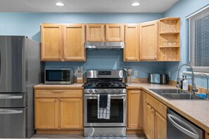 Réfrigérateur, micro-ondes, four, lave-vaisselle