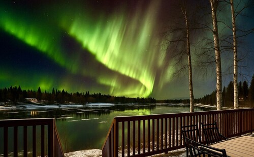 Arctic Glow River Modern 4BR Aurora with Sauna