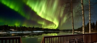 Arctic Glow River Modern 4BR Aurora with Sauna