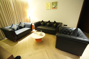 Superior Suite, City View | Living area
