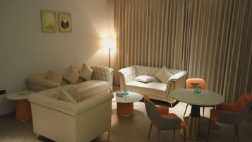 Superior Suite, City View | Living area