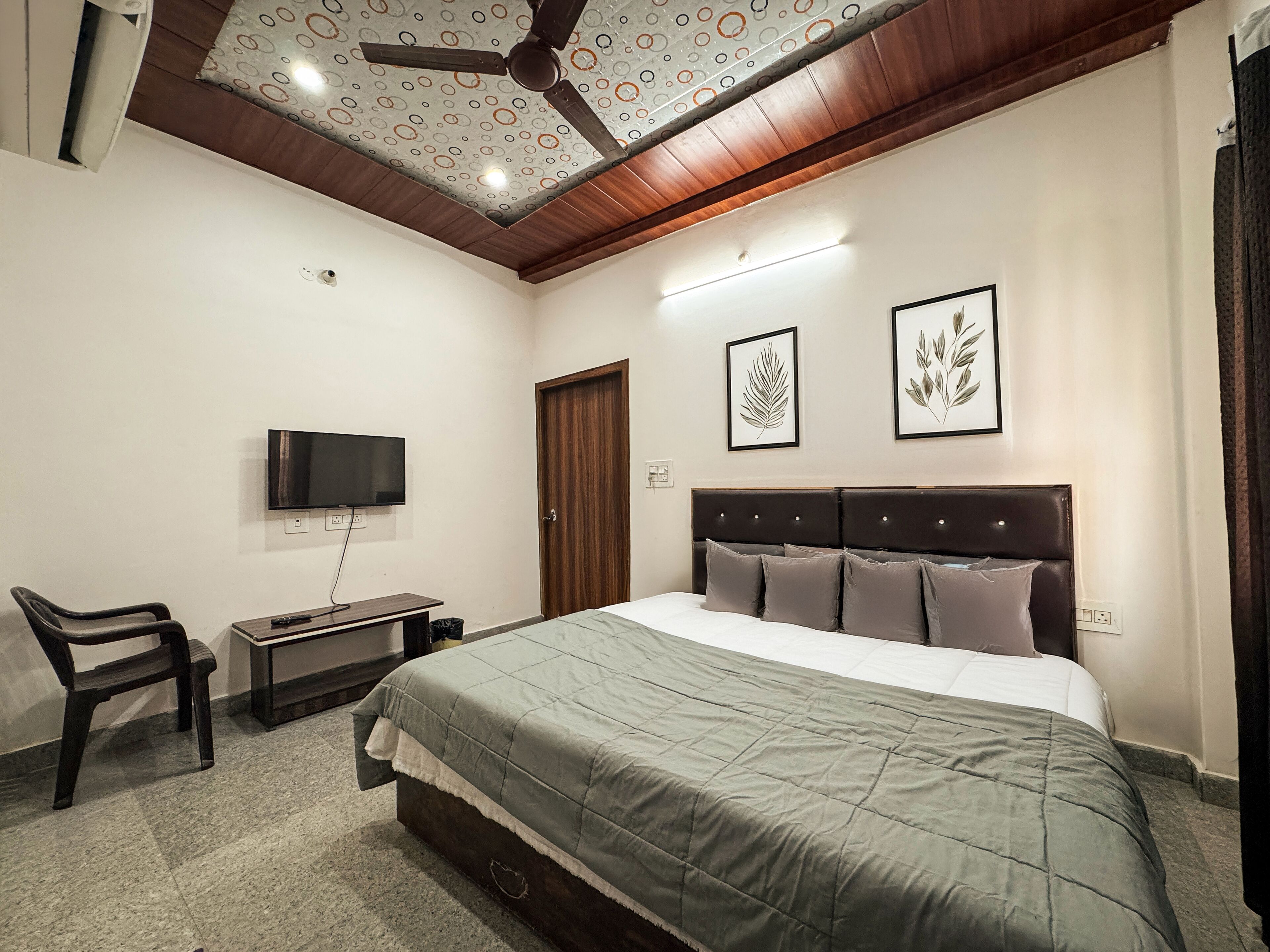 Comfort-værelse | Allergivenligt sengetøj, skrivebord, gratis Wi-Fi, sengetøj