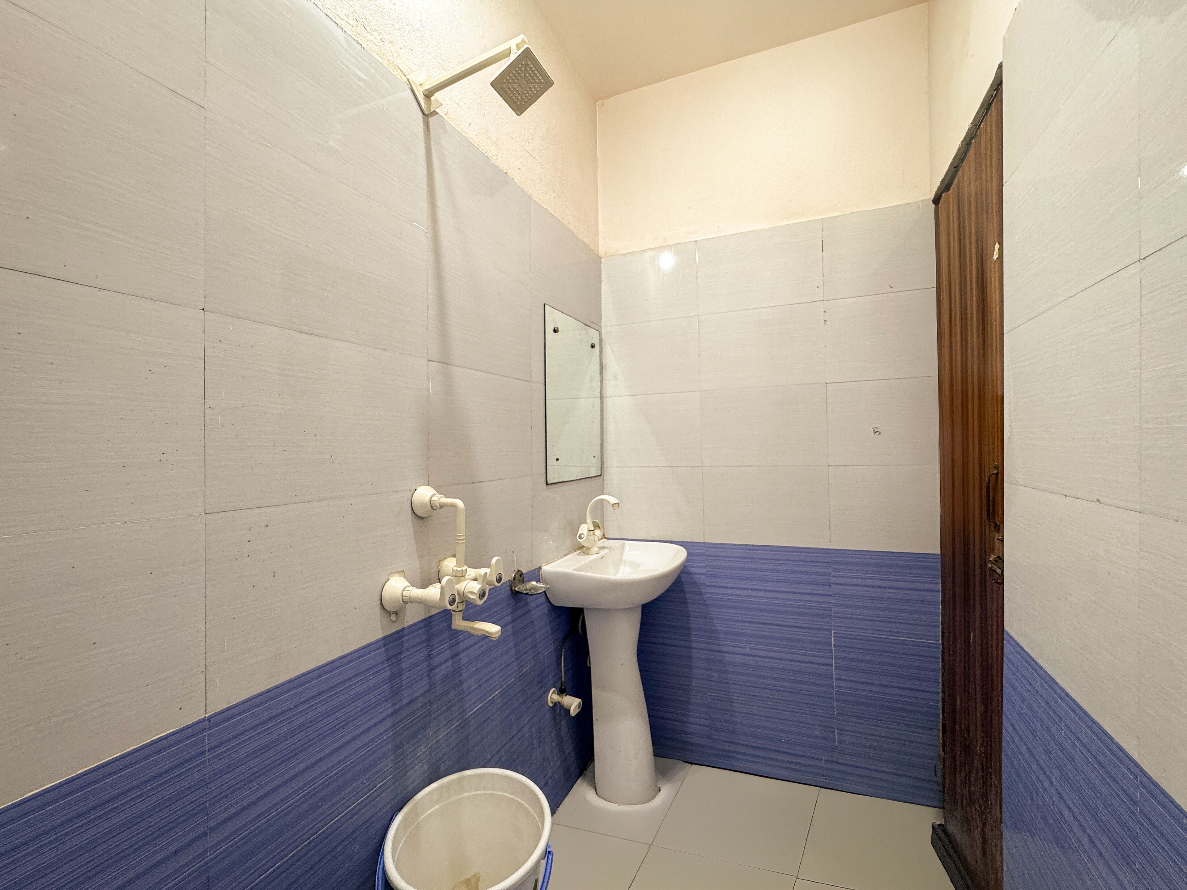 Comfort Room | Bathroom | Shower, towels, soap, shampoo