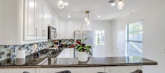 Walk to Cultural District: Fort Worth Home w/ Yard