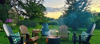 Fire Pit-1 Acre Fenced Yard-Game Table-Wine Trail