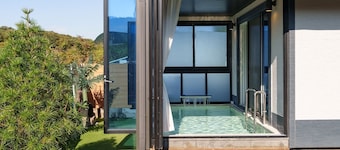 Taean Holy Dog Pool Villa