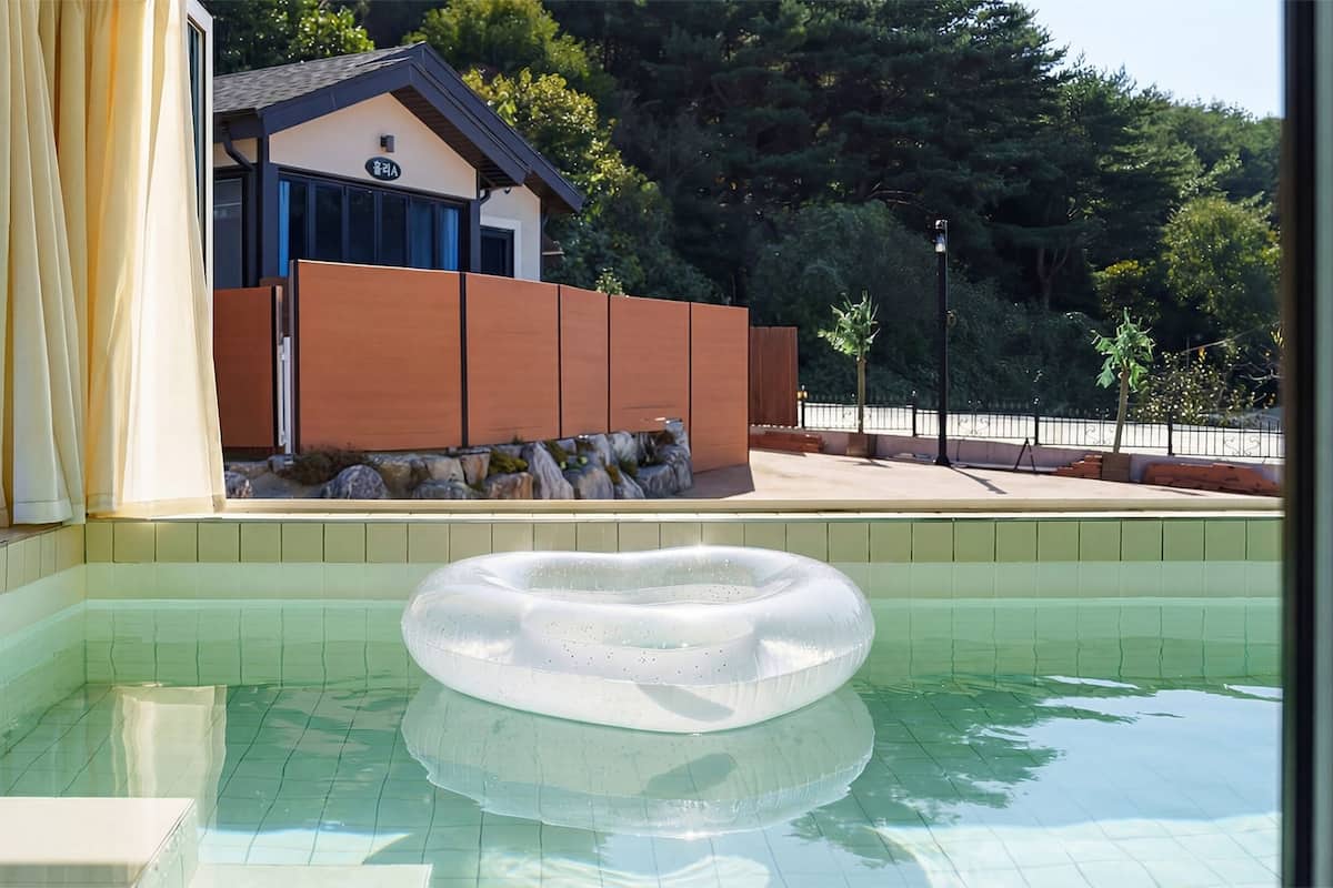 Basic Room, 1 Bedroom (Holy D (Pool Villa/BBQ/Pet Park)) | 1 bedroom, free WiFi