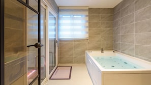 Habitación básica, 2 habitaciones (Royal B (Pool Villa/BBQ/Pet Park)) | 1 dormitorio y wifi gratis