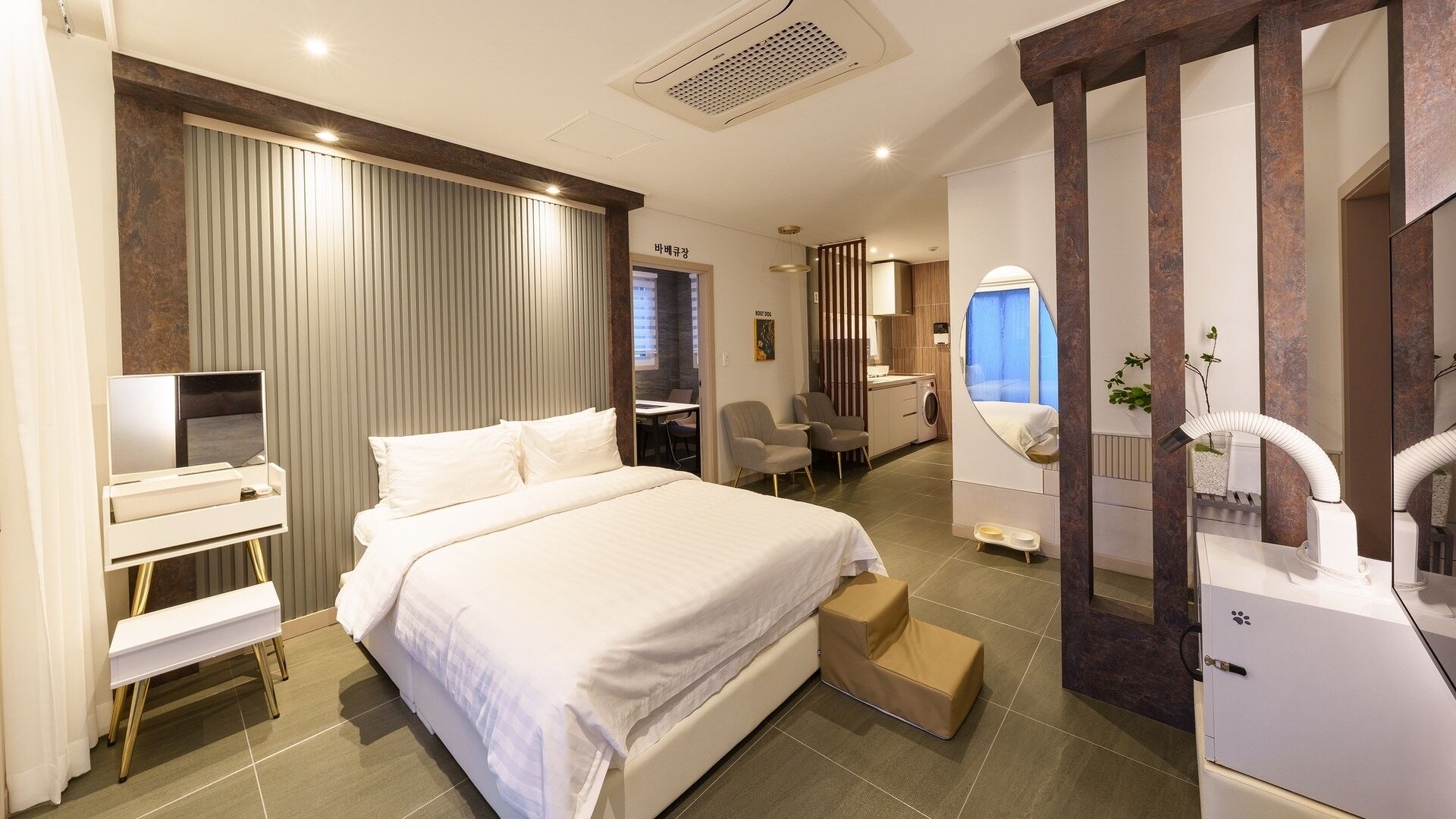 Quarto básico, 1 quarto (Holy C (Pool Villa/BBQ/Pet Park)) | 1 quarto, Wi-Fi de cortesia