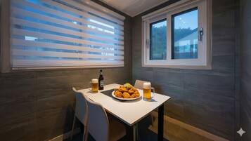 Basic-Zimmer, 1 Schlafzimmer (Holy B (Pool Villa/BBQ/Pet Park)) | 1 Schlafzimmer, kostenloses WLAN