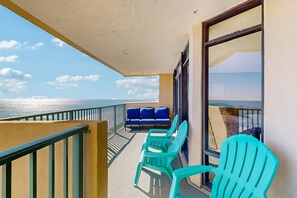 Property grounds - Oceanfront condo w/private balcony, pool, direct beach access & close to golf (North Myrtle Beach)