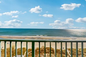 On the beach - Oceanfront condo w/private balcony, pool, direct beach access & close to golf (North Myrtle Beach)