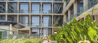 Silkhaus Deluxe 1BR Oasis Tower | Masdar City