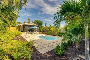 Pool - Walk to the Bay: Family-Friendly Oasis in Sarasota (Sarasota)