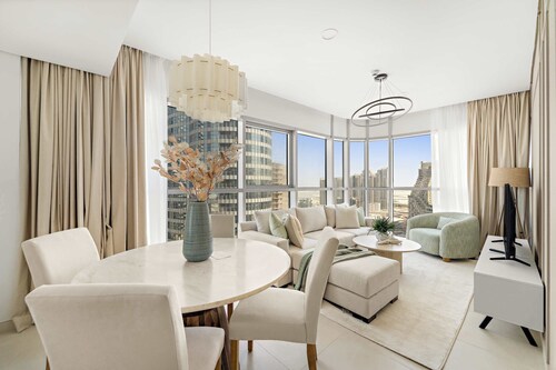 Silkhaus Stylish 2BDR | Radiant Square Reem