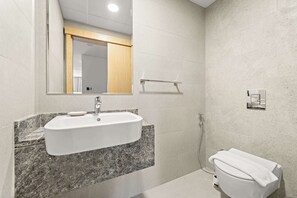 Bathroom - Silkhaus Convenient 3BR+Maid | Radiant Viewz Reem (Abu Dhabi)