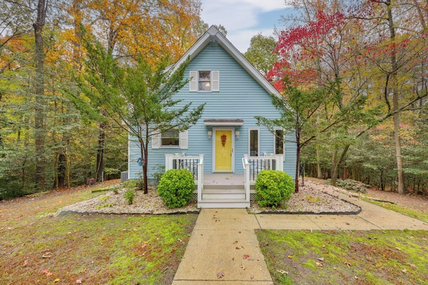 Farnham Vacation Rental | 2BR | 2BA | 1,287 Sq Ft | 4 Steps to Enter