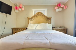 2 bedrooms, iron/ironing board, Internet, bed sheets - Free Parking Spot! Extended Stay Near Newark & NYC (Irvington)