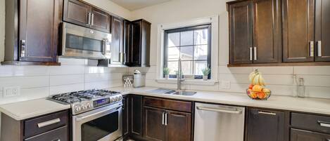 Fridge, microwave, stovetop, dishwasher