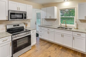Fridge, microwave, stovetop, coffee/tea maker - Quiet Country Stay: Modern Home Near Paducah (Cunningham)