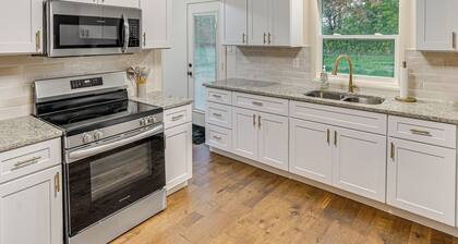 Quiet Country Stay: Modern Home Near Paducah