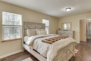 4 bedrooms, iron/ironing board, Internet, bed sheets