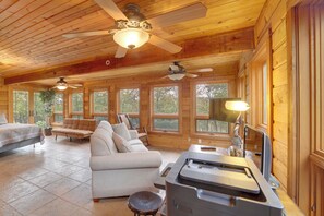 Interior - Lake Eufaula Cabin w/ Dock at Nine Marina (Eufaula)