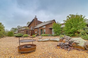 Exterior - Lake Eufaula Cabin w/ Dock at Nine Marina (Eufaula)