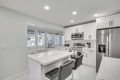 3 Mi to Hard Rock Stadium: Home w/ Fenced-In Yard!