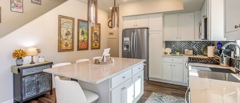 冰箱、微波炉、炉灶、洗碗机