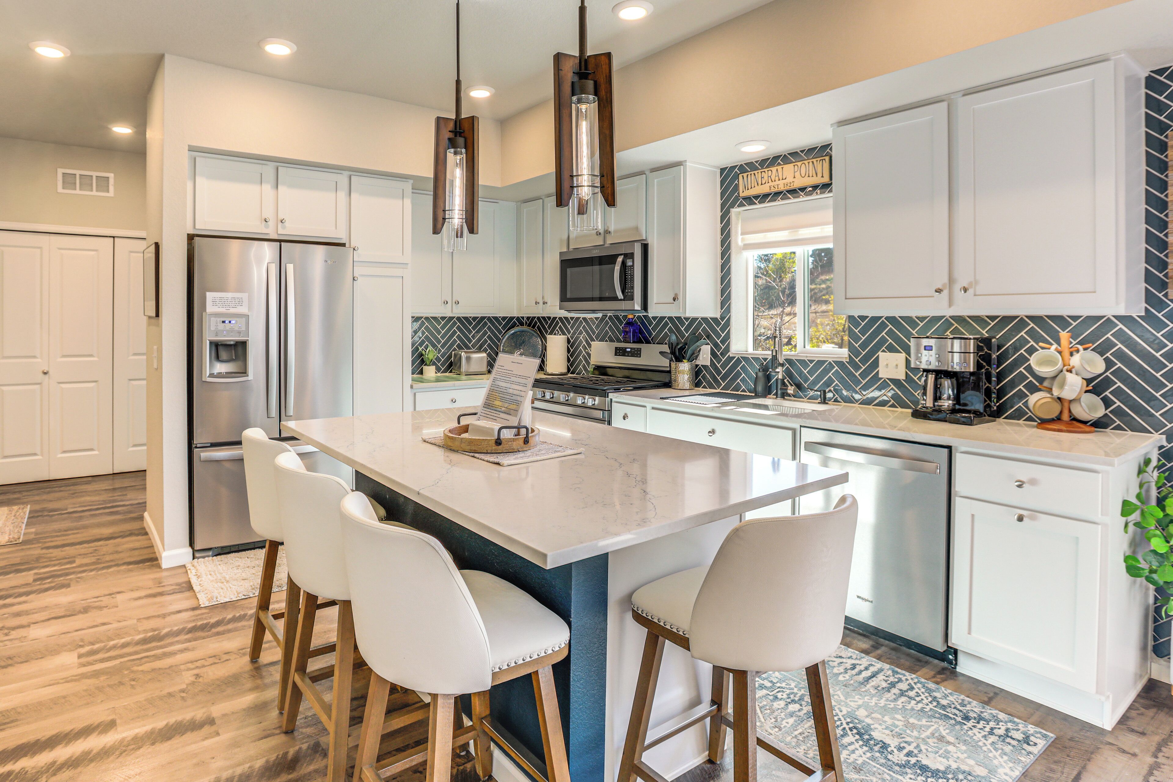 Refrigerador, microondas, parrilla de estufa y lavavajillas 