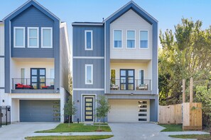 Exterior - Sleek, Mod, Luxe: Soccer Fan Home Base in Houston (Houston)