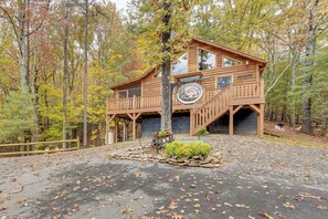 Property grounds - Mount Haven Retreat : Escape with Screened Porch! (Murphy)
