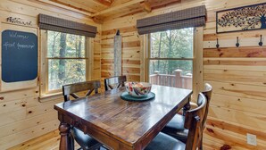 Dining - Mount Haven Retreat : Escape with Screened Porch! (Murphy)