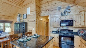Interior - Mount Haven Retreat : Escape with Screened Porch! (Murphy)