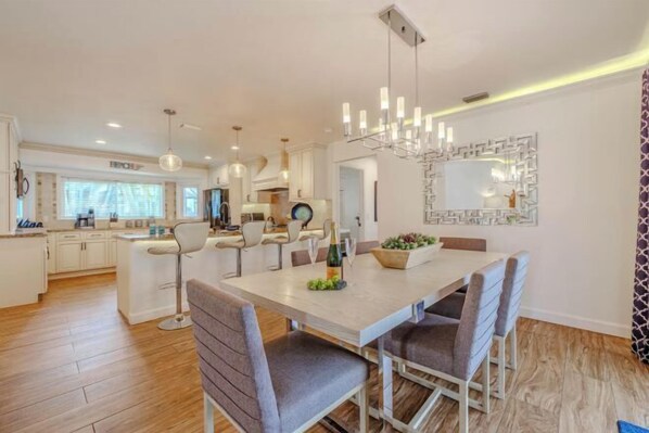 Room - Cape Coastal (Cape Coral)